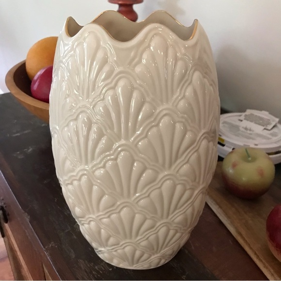 ▪️VINTAGE Lenox Jacquard Lg Vase - Picture 1 of 7